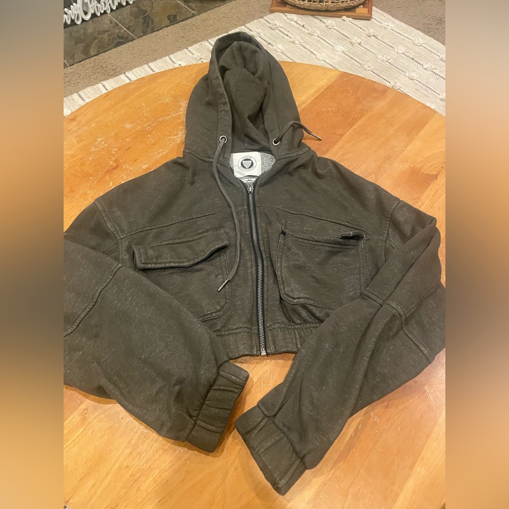 Urban Outfitters Cropped Sweatshirt - Picture 1 of 3
